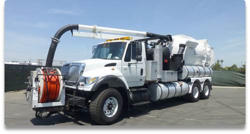 Combination Jet-Vactor Truck for Cleaning